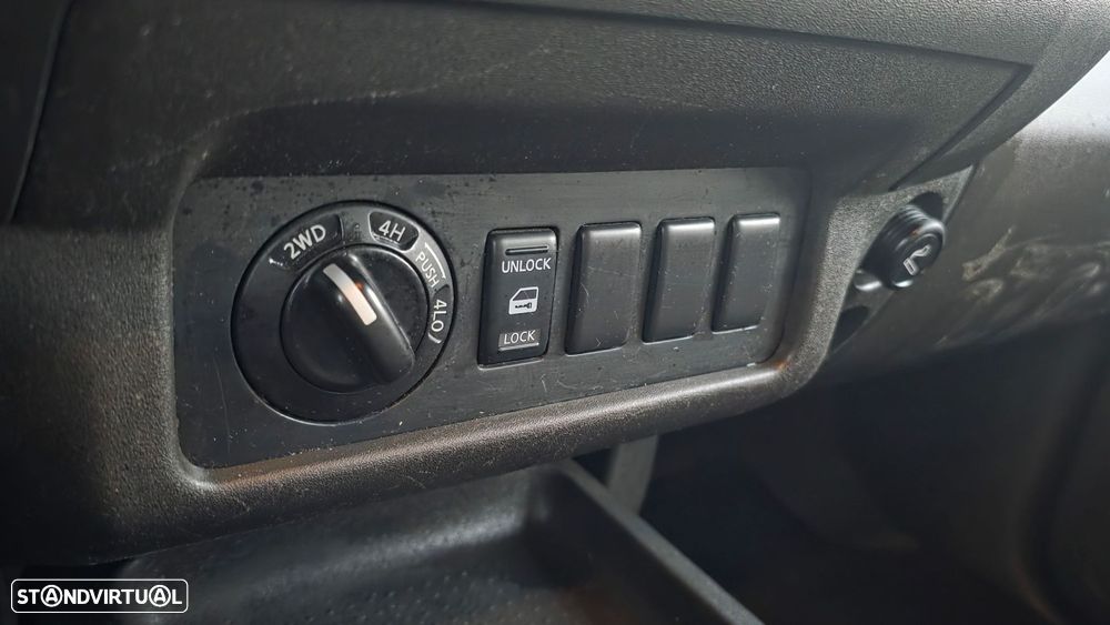 Nissan Navara 2.5 dCi CD SE Comf+C-C. - 22