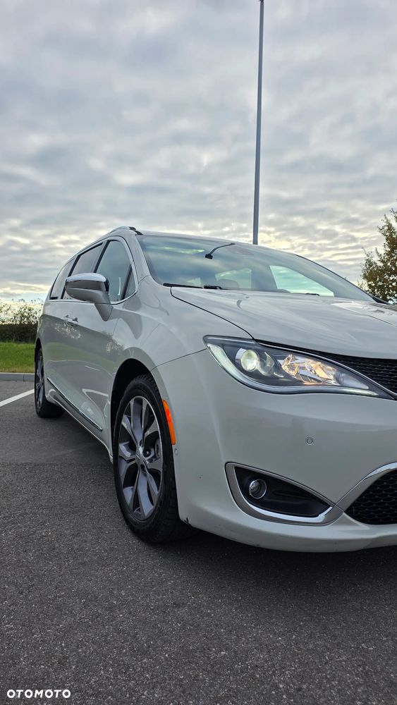 Chrysler Pacifica - 2