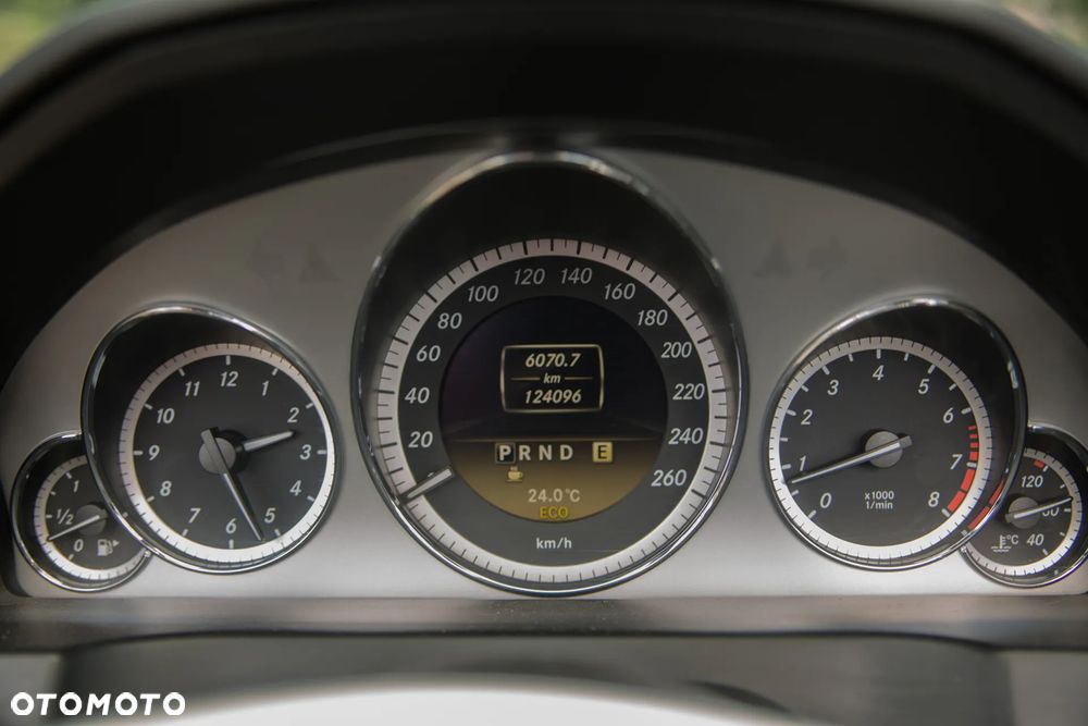 Mercedes-Benz Klasa E 200 CGI BlueEFFICIENCY Automatik Elegance - 19