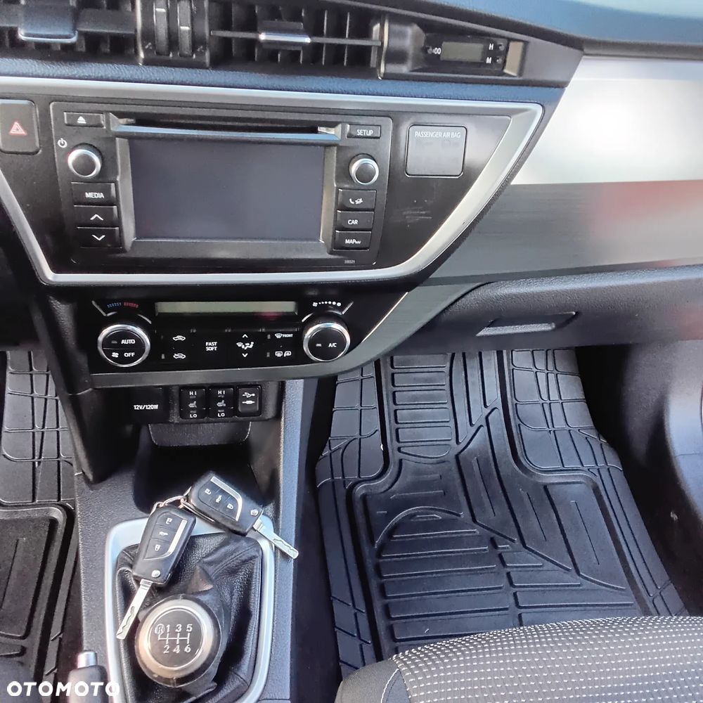 Toyota Auris - 12