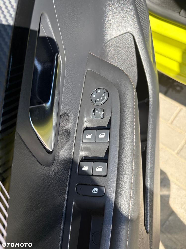 Peugeot 208 - 15