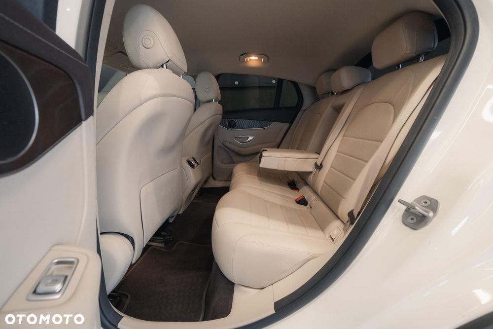 Mercedes-Benz GLC 300 e 4-Matic - 15