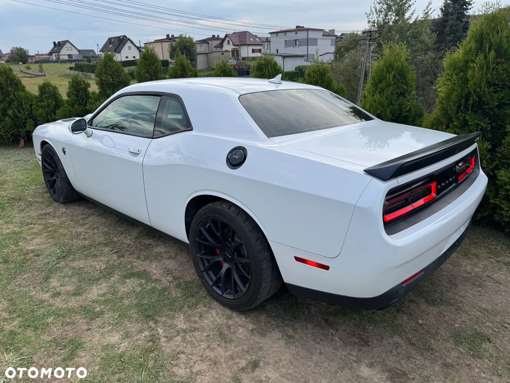 Dodge Challenger - 4