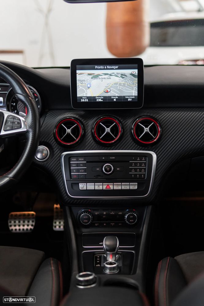 Mercedes-Benz A 45 AMG 4Matic Speedshift 7G-DCT - 33