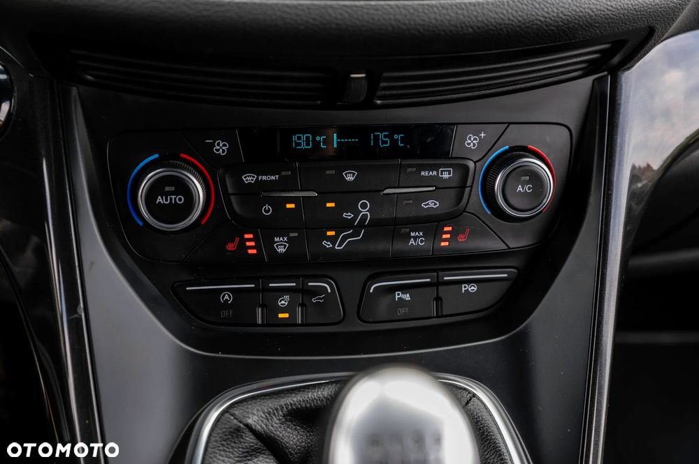 Ford Kuga 1.5 EcoBoost 2x4 ST-Line - 28
