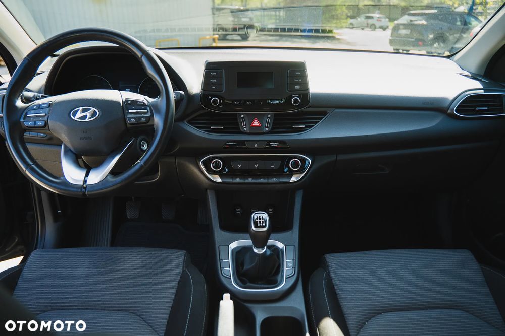 Hyundai i30 1.5 DPI Classic + - 15