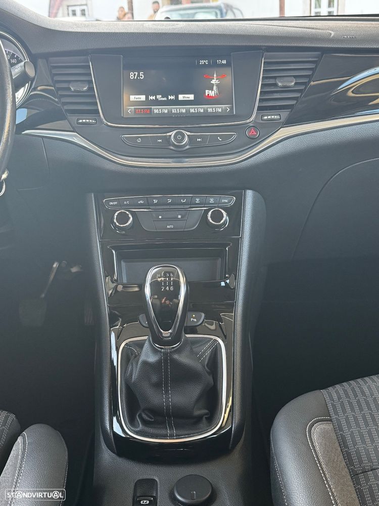Opel Astra Sports Tourer - 12