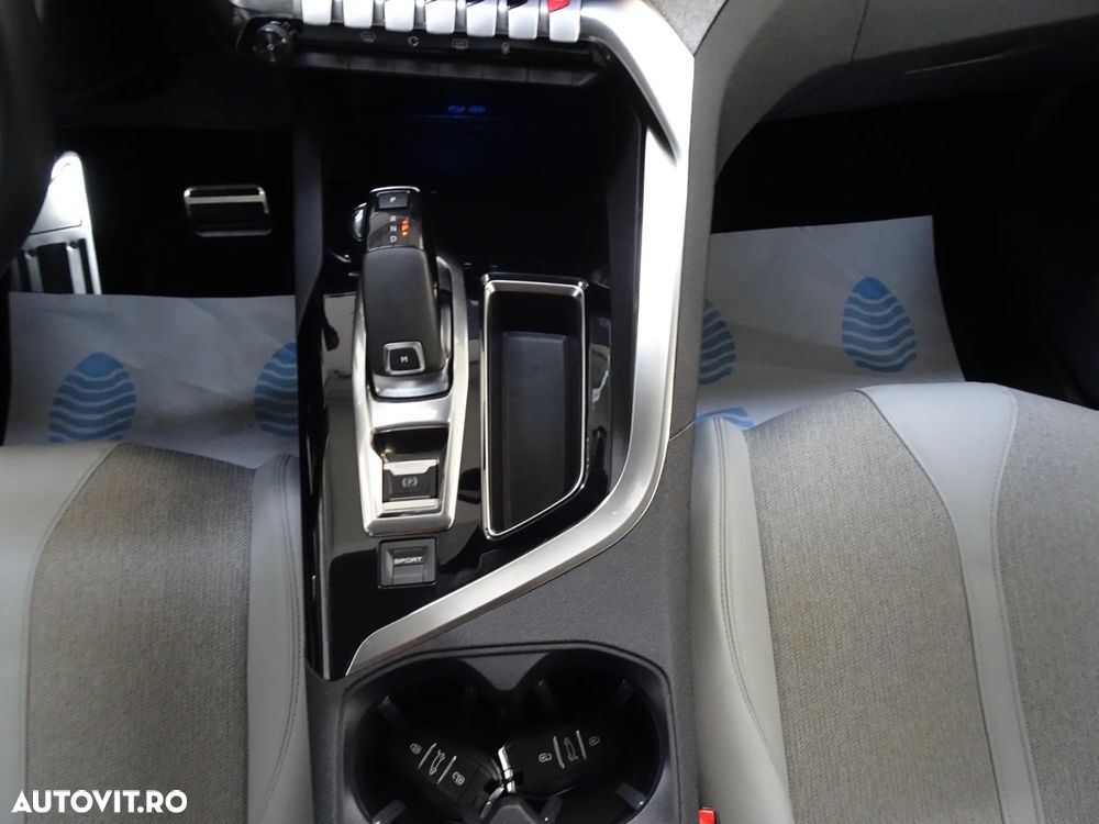 Peugeot 3008 1.2 PureTech 130 EAT8 GT - 16