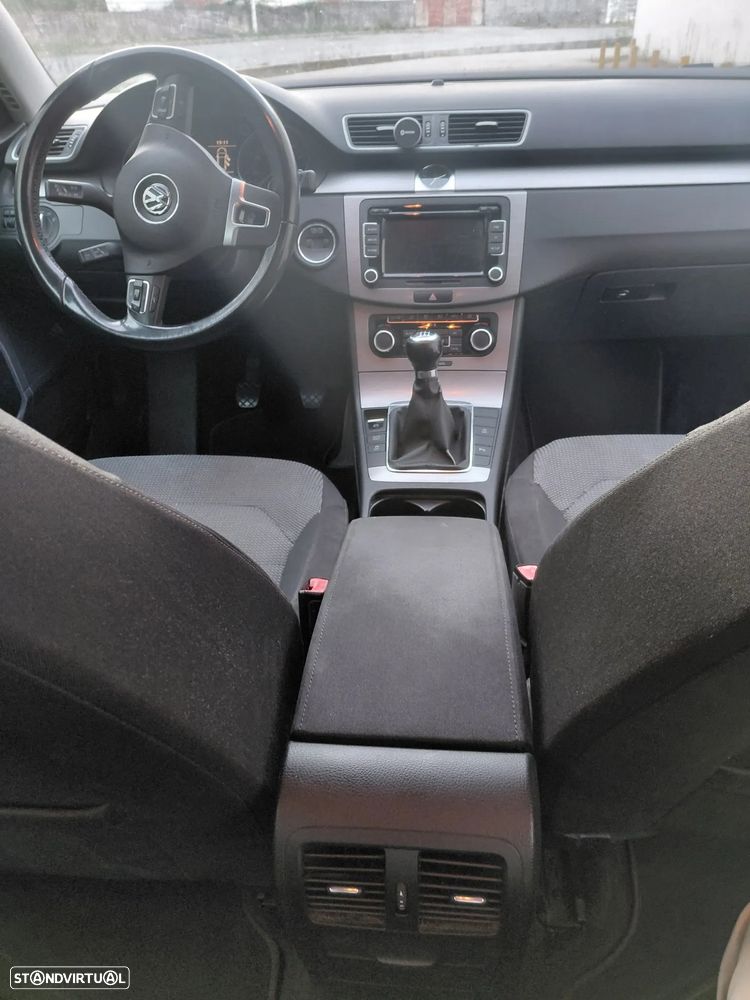 VW Passat 1.6 TDI Confortline - 16