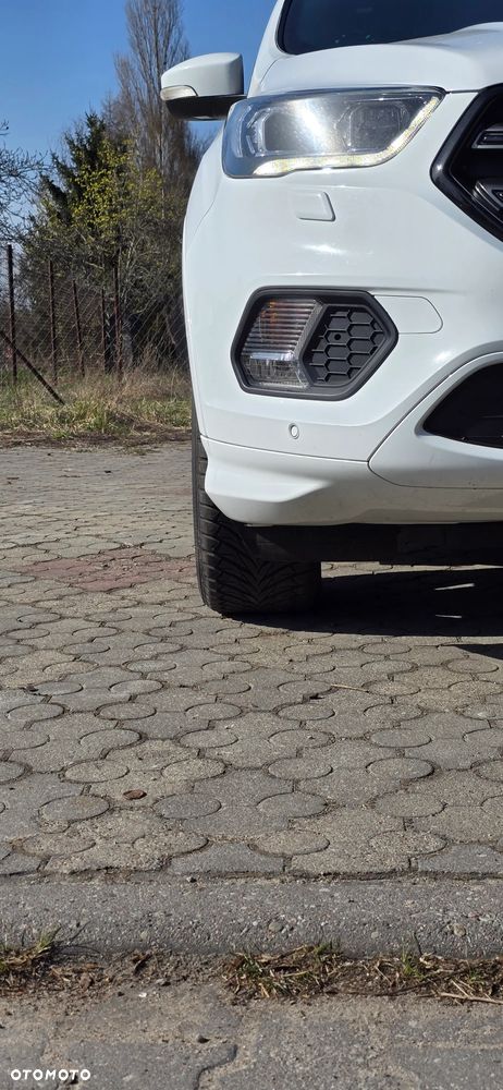 Ford Kuga 2.0 TDCi 2x4 ST-Line - 24