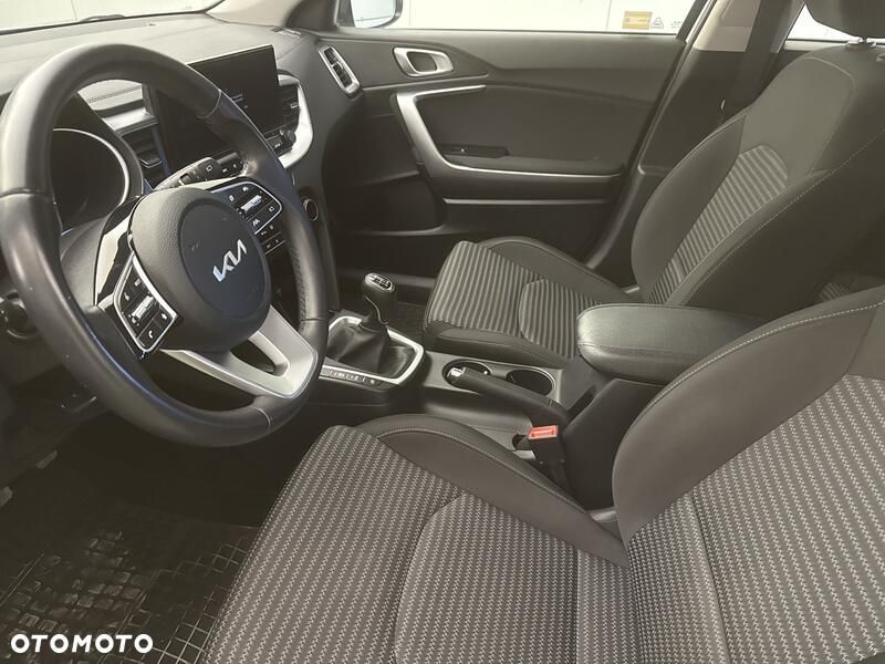 Kia Ceed 1.5 T-GDI M - 11