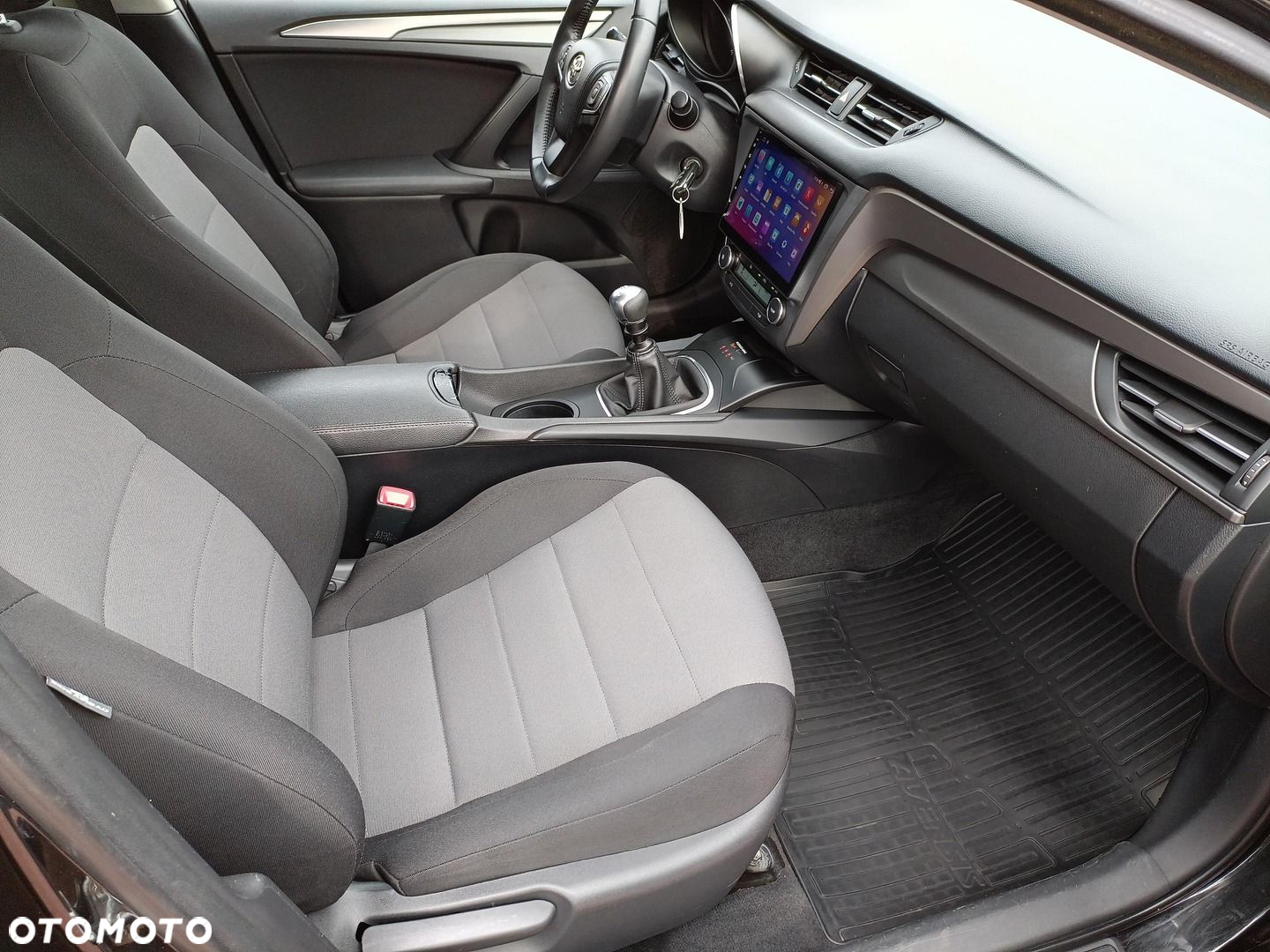 Toyota Avensis 1.8 Active - 13
