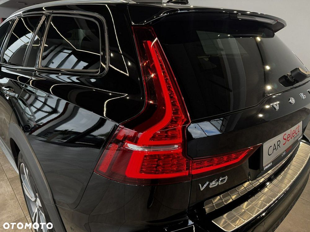 Volvo V60 Cross Country - 13