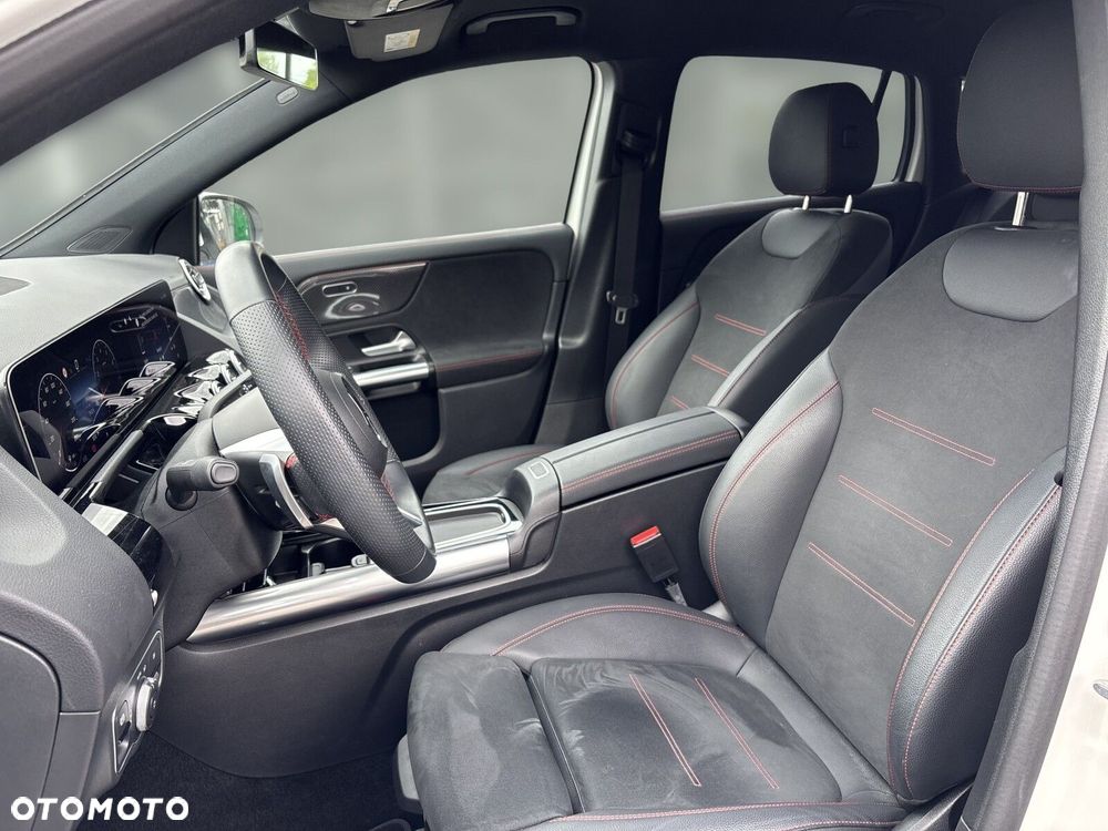 Mercedes-Benz GLA - 16