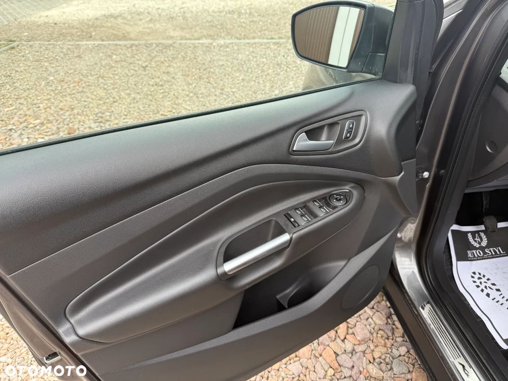 Ford Kuga 1.5 EcoBoost 2x4 Titanium - 24