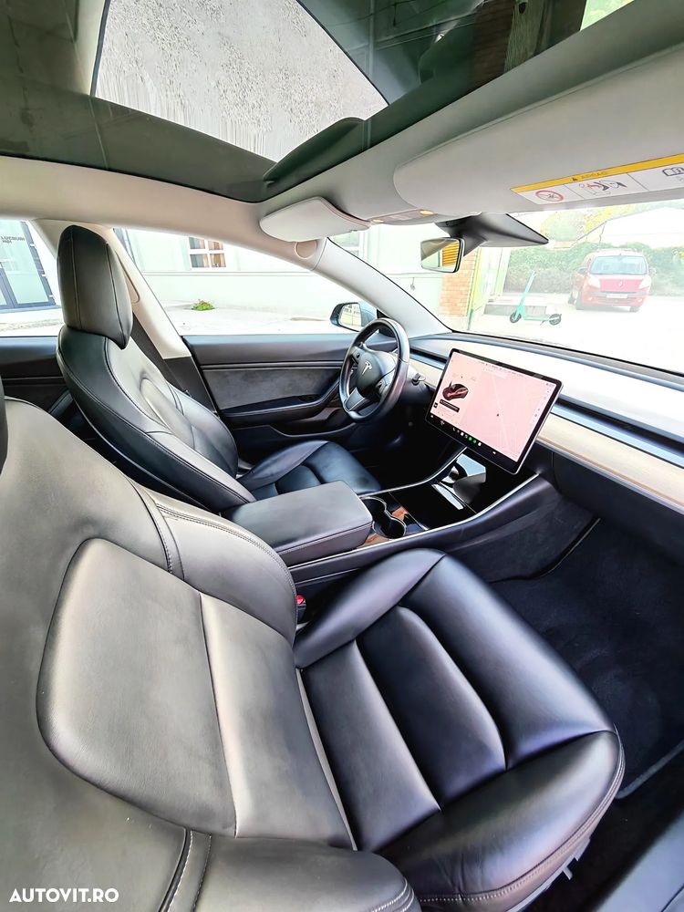Tesla Model 3 - 12