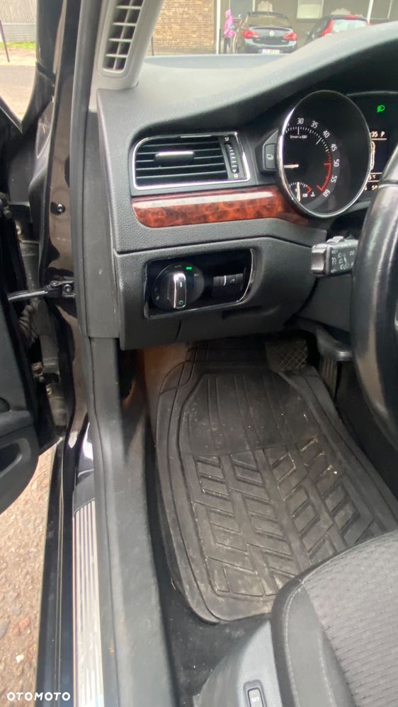 Skoda Superb 2.0 TDI DSG FAMILY - 14