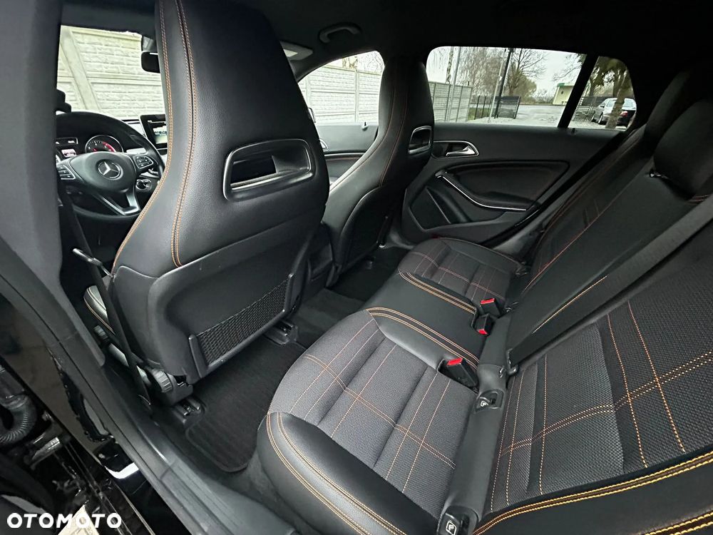 Mercedes-Benz CLA 220 (CDI) d 4Matic 7G-DCT Urban - 15