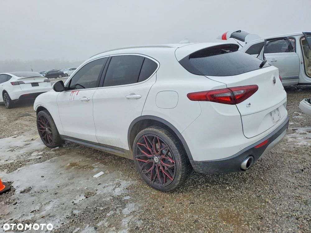 Alfa Romeo Stelvio - 3