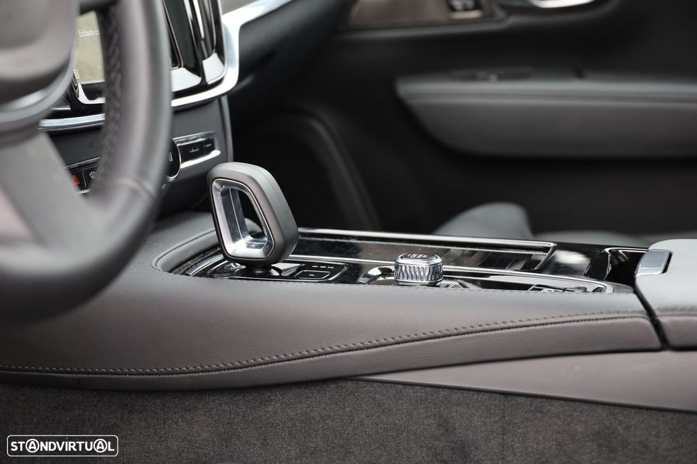 Volvo V90 2.0 T6 PHEV Plus Dark AWD - 13