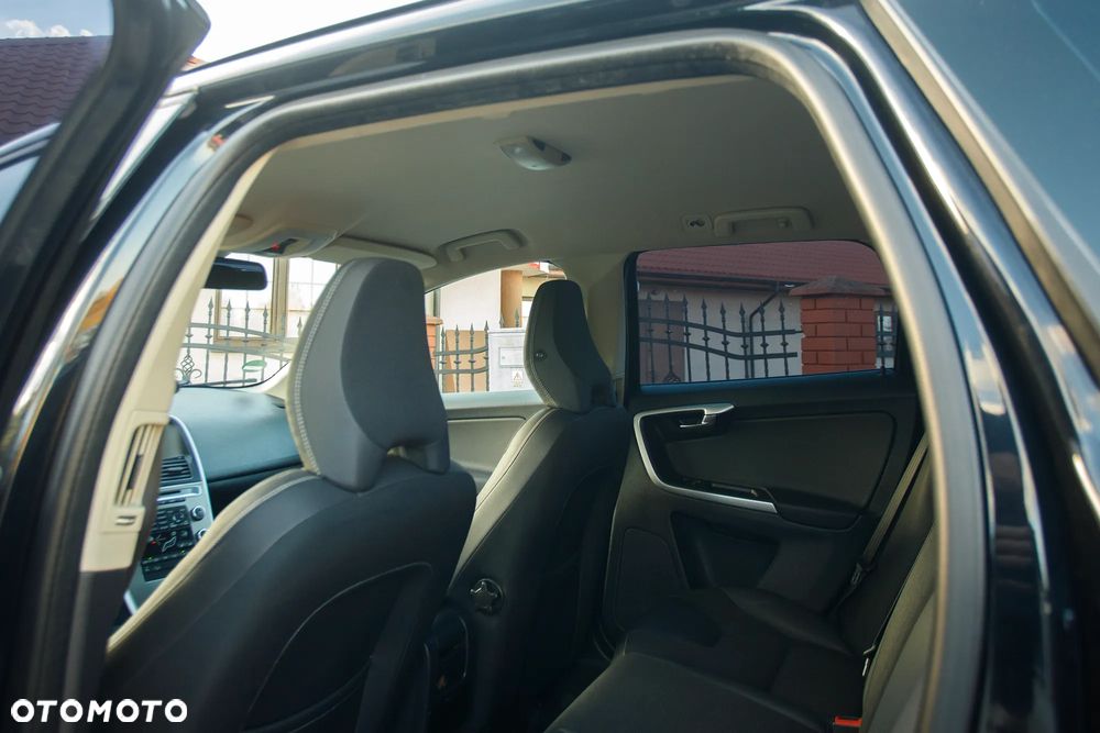 Volvo XC 60 2.4D AWD Kinetic - 23