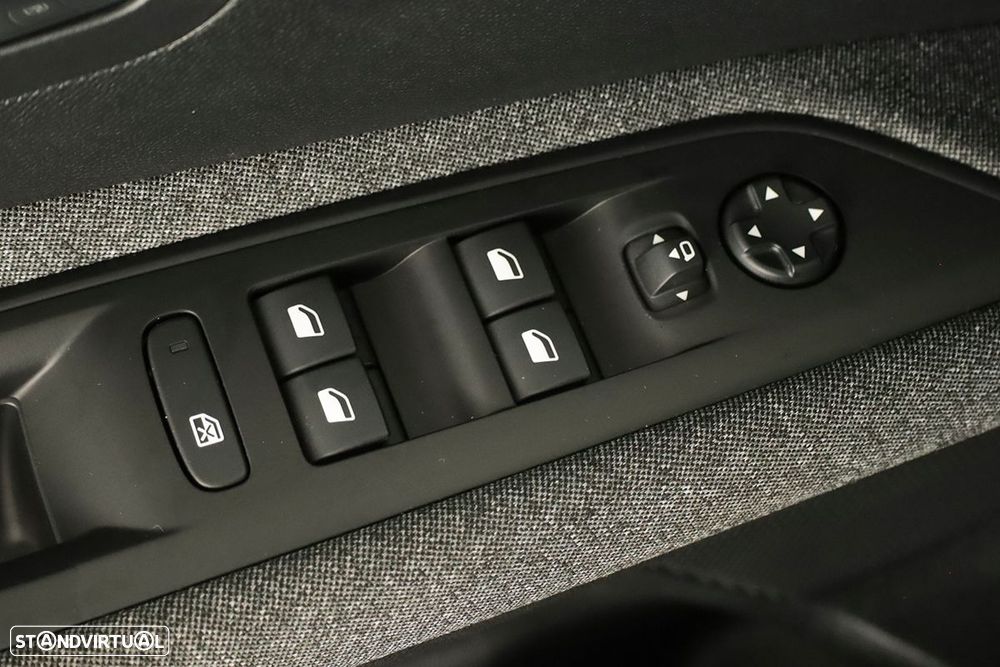 Peugeot 3008 1.6 Hybrid Allure e-EAT8 - 22