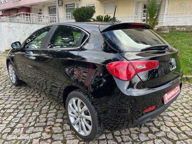 Alfa Romeo Giulietta 1.6 JTDM Distinctive - 8