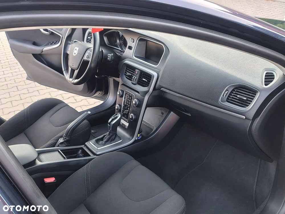 Volvo V40 Cross Country - 17