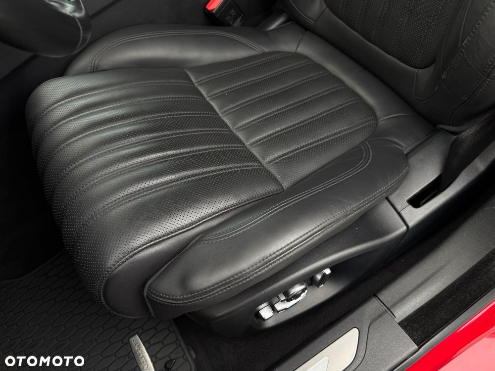 Jaguar XF 30d Portfolio - 16