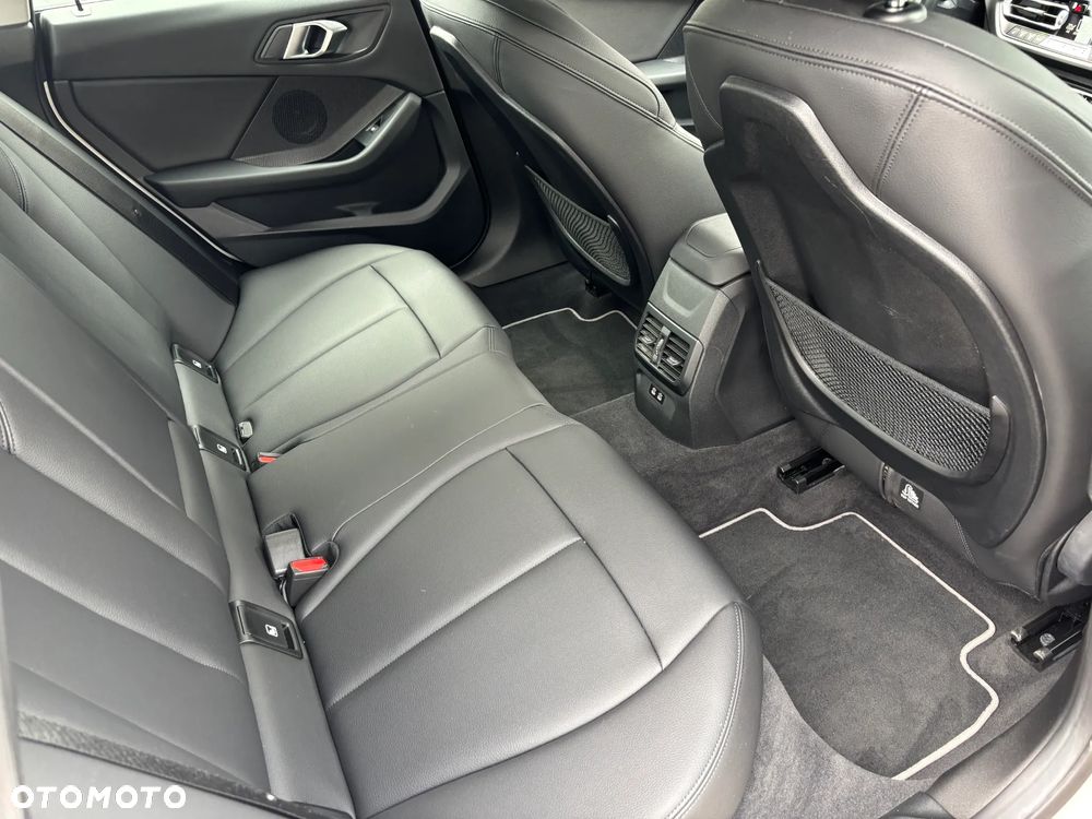 BMW Seria 2 218i - 21