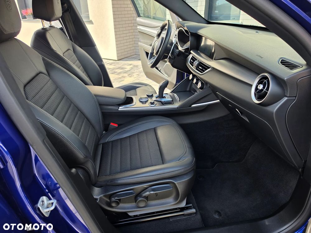 Alfa Romeo Stelvio 2.0 Turbo Sprint Q4 - 12