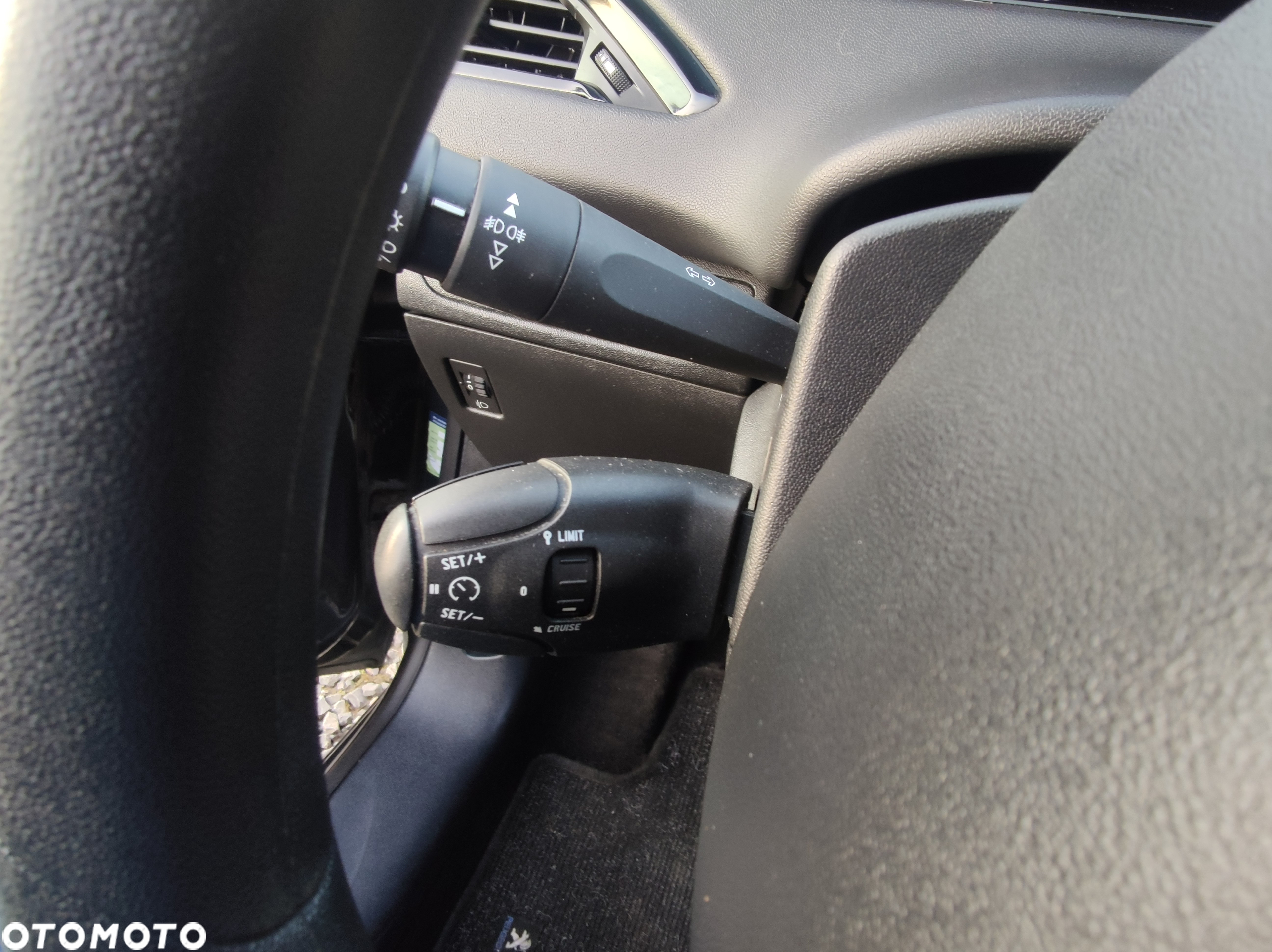 Peugeot 208 1.2 PureTech Allure - 16