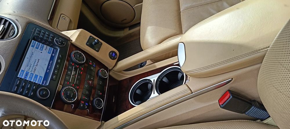 Mercedes-Benz GL 500 4Matic 7G-TRONIC - 23