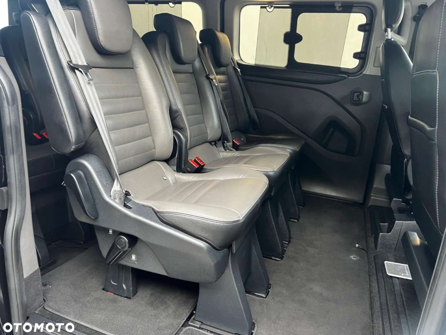 Ford Tourneo Custom - 20