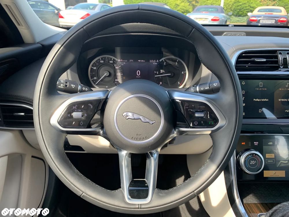 Jaguar XE 2.0 D200 mHEV R-Dynamic Black - 7