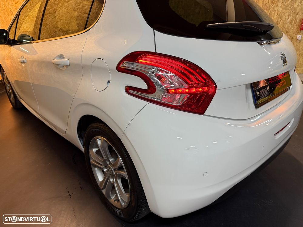 Peugeot 208 82 VTI Allure - 24