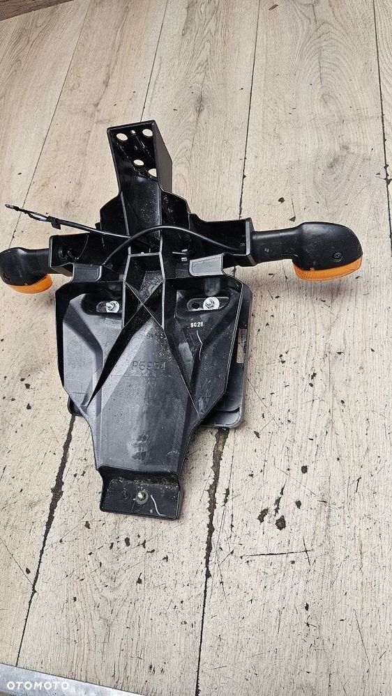 Chlapacz uchwyt tablicy kierunkowskazy Yamaha YZF R1 - 8