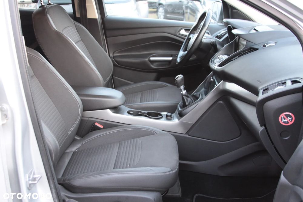 Ford Kuga 2.0 TDCi 2x4 Titanium - 17