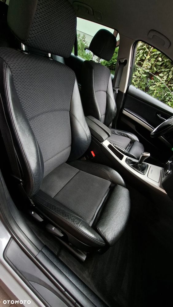 BMW Seria 3 320d xDrive DPF - 22