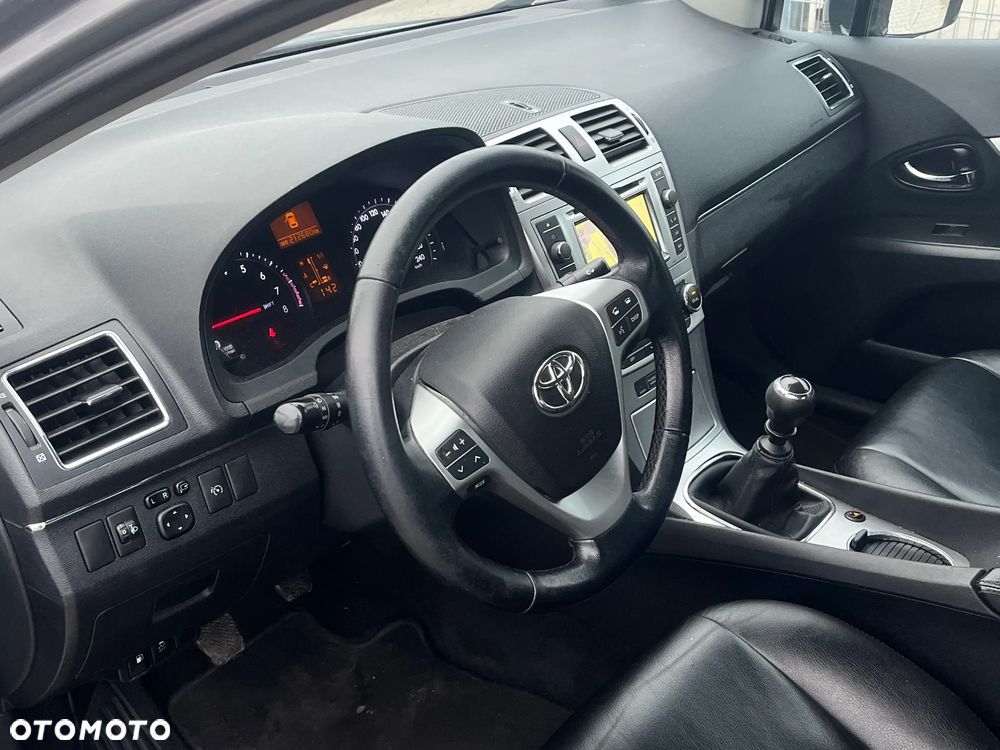 Toyota Avensis 1.6 Premium - 11