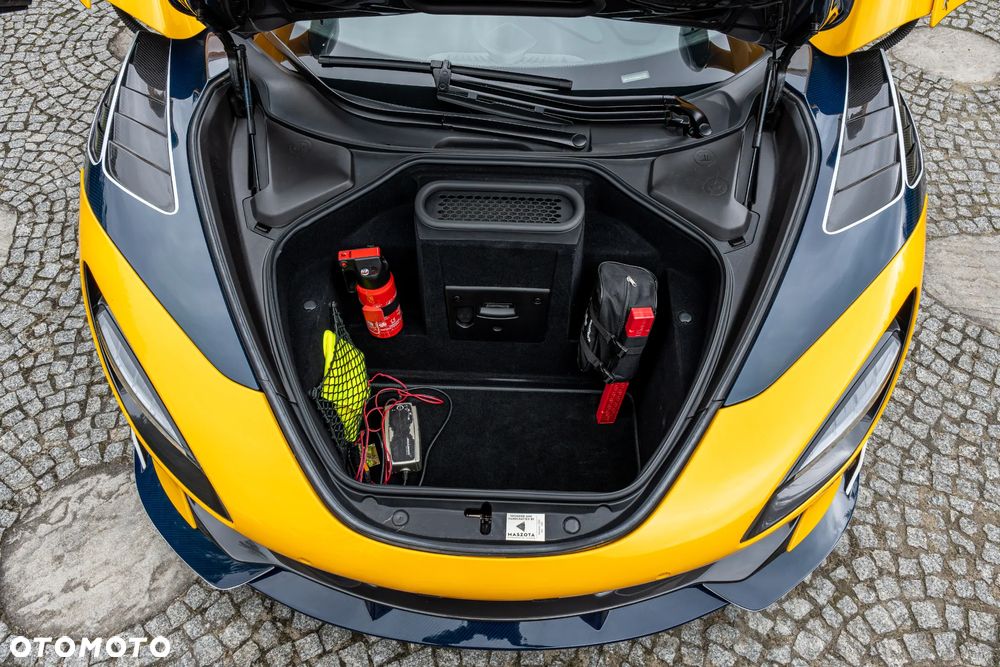 McLaren 720S Coupe Luxury - 24