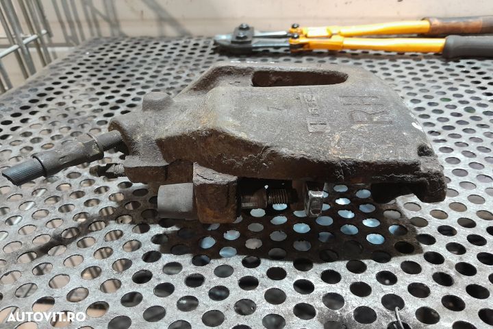 Etrier fata dreapta Ford Focus 2 [2004 - 2008] Hatchback 3-usi 1.6 MT - 3