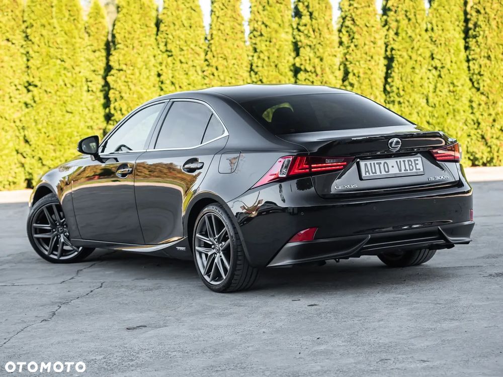 Lexus IS 300h F Sport - 9