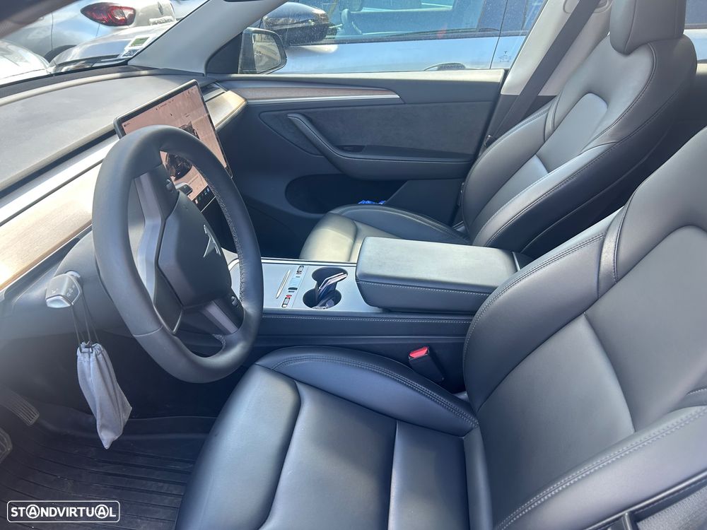 Tesla Model Y Standard RWD - 4