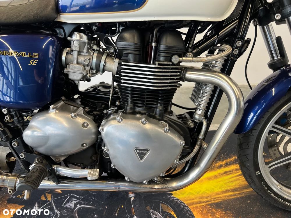 Triumph Bonneville - 7
