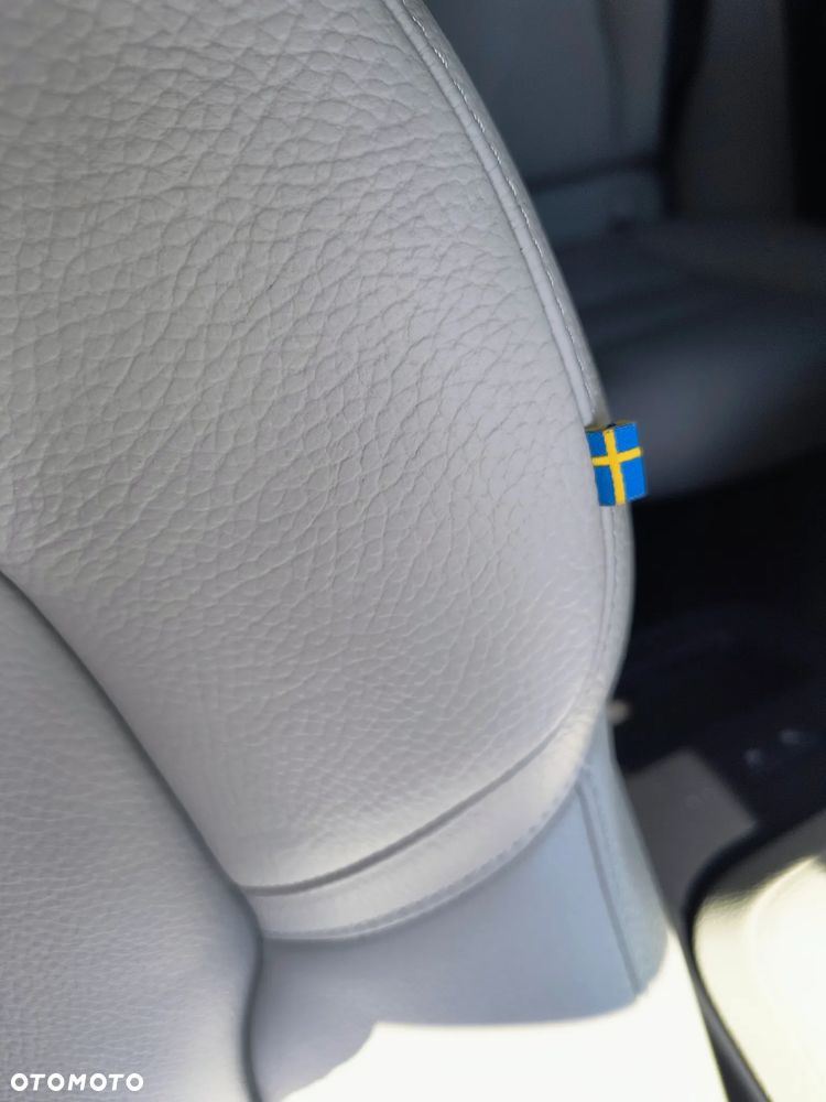 Volvo XC 60 B5 B AWD Momentum - 16