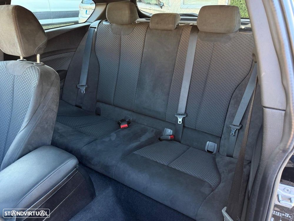 BMW 118 d Pack M - 11