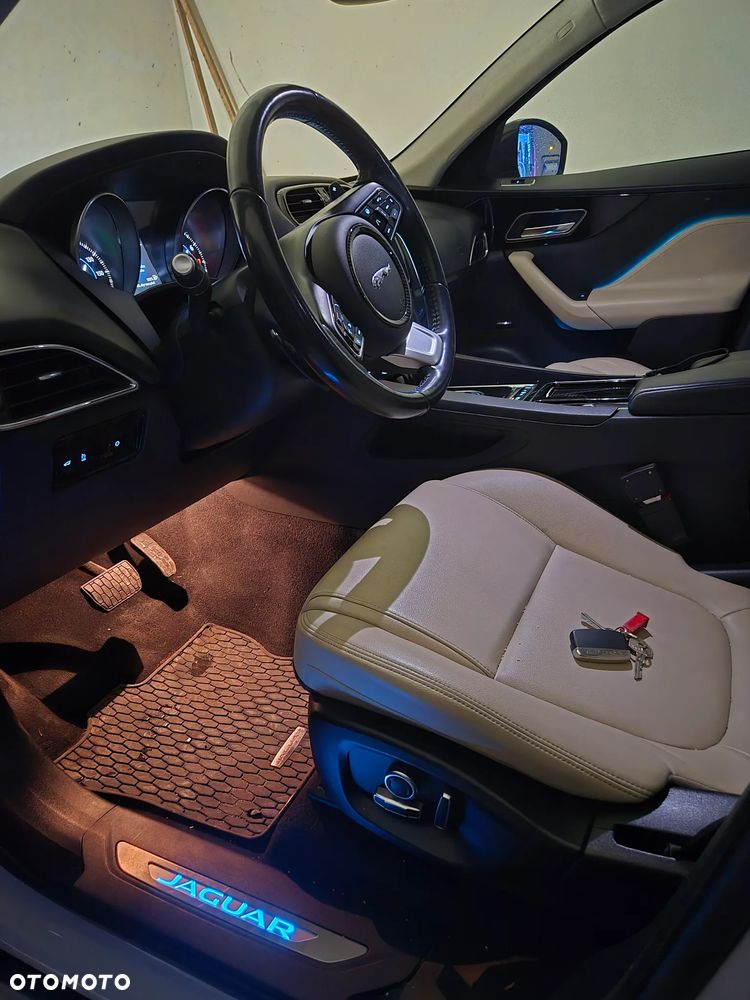 Jaguar F-Pace P250 AWD - 19