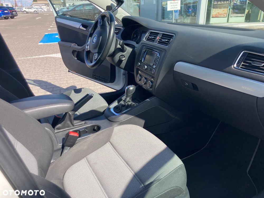 Volkswagen Jetta - 11