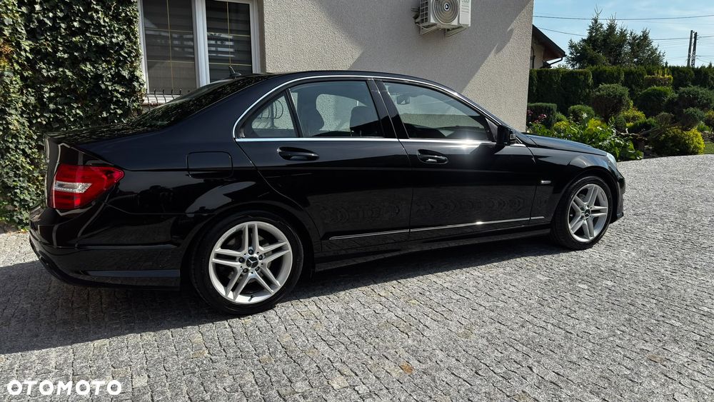 Mercedes-Benz Klasa C 180 CGI BlueEff Avantgarde - 8